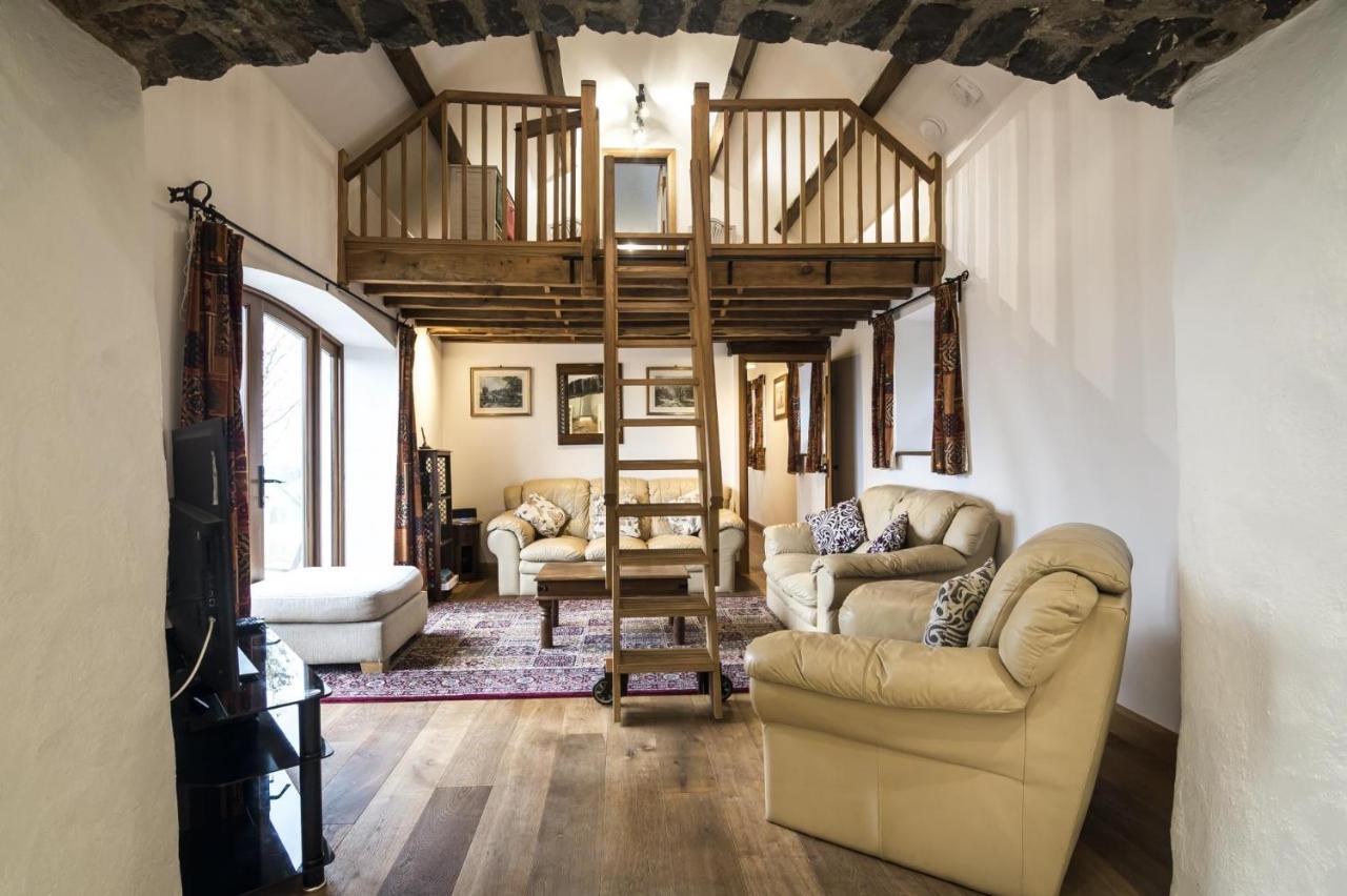 Orchard Cottage - Luxurious Barn Conversion - Beavers Hill Manorbier Bagian luar foto