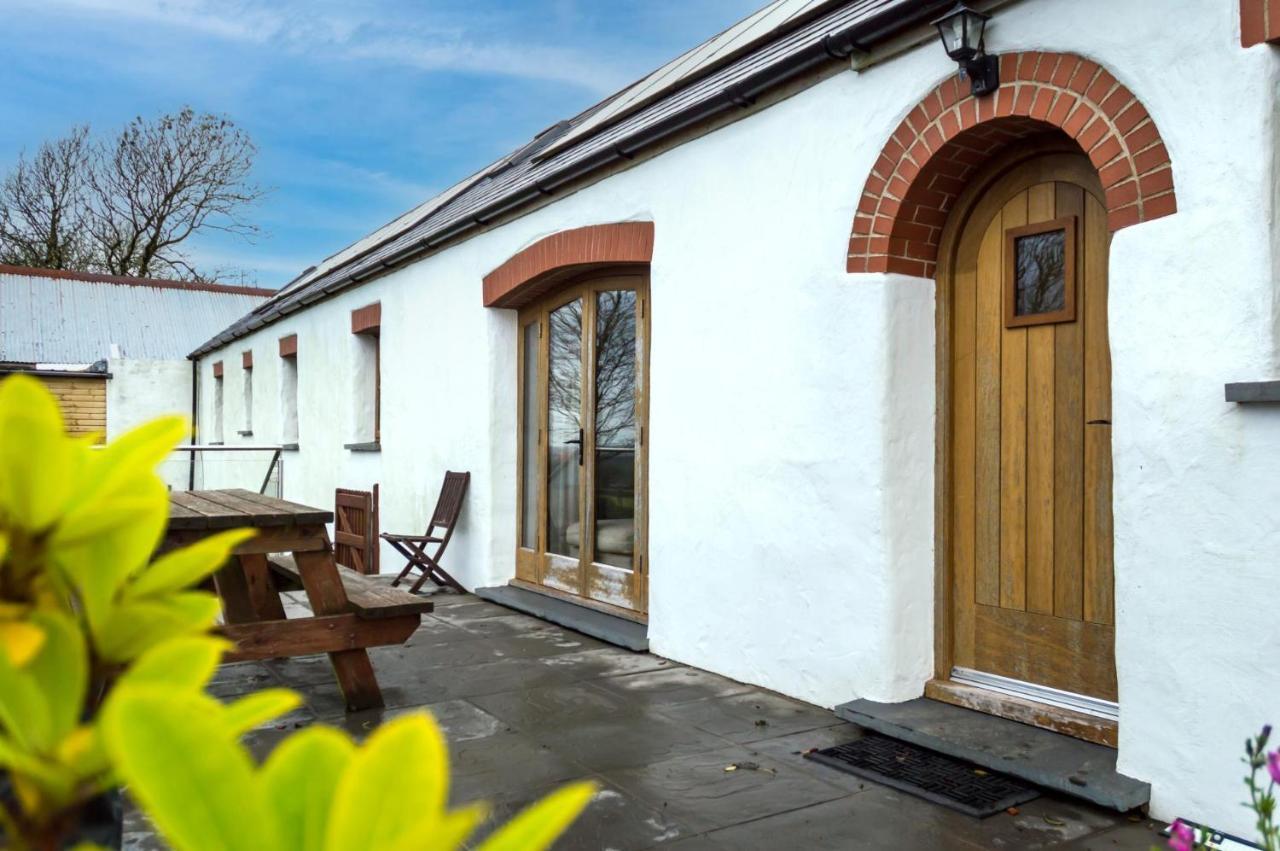 Orchard Cottage - Luxurious Barn Conversion - Beavers Hill Manorbier Bagian luar foto